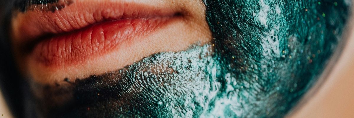 Cilt Tonu Eşitlemek İçin Bitkisel Maskeler